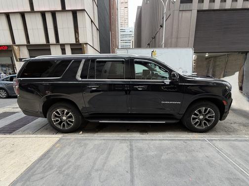 Black 2023 Chevrolet Suburban LT