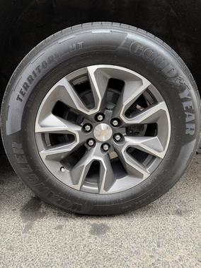 Black 2023 Chevrolet Suburban LT