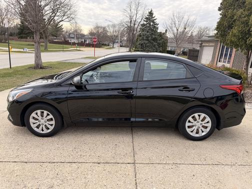 Black 2019 Hyundai Accent SE