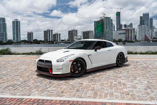 White 2016 Nissan GT-R NISMO