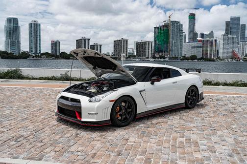 White 2016 Nissan GT-R NISMO