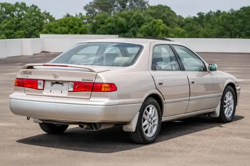 Beige 2001 Toyota Camry XLE V6
