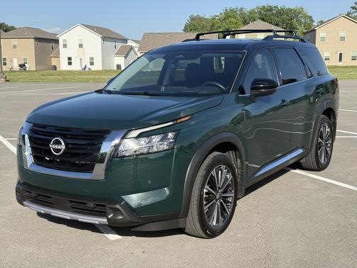Green 2024 Nissan Pathfinder Platinum