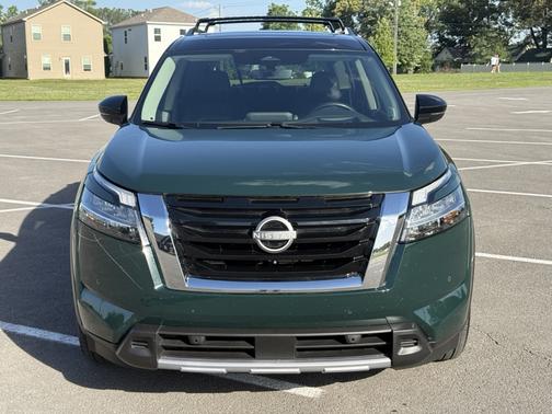 Green 2024 Nissan Pathfinder Platinum