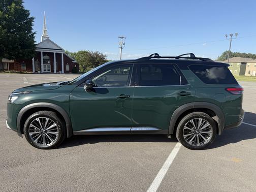 Green 2024 Nissan Pathfinder Platinum