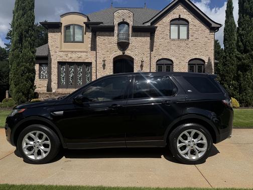 Black 2016 Land Rover Discovery Sport HSE