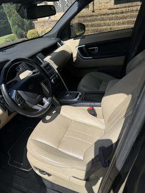 Black 2016 Land Rover Discovery Sport HSE