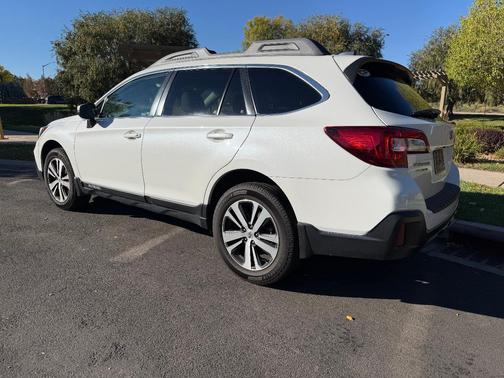 White 2019 Subaru Outback 3.6R Limited