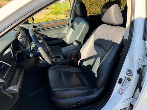 White 2019 Subaru Outback 3.6R Limited