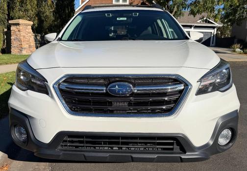 White 2019 Subaru Outback 3.6R Limited