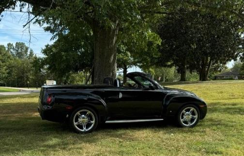 2004 Chevrolet SSR Base