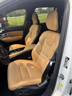 2017 Volvo XC90 T6 Momentum