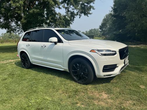 2017 Volvo XC90 T6 Momentum
