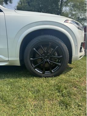 2017 Volvo XC90 T6 Momentum