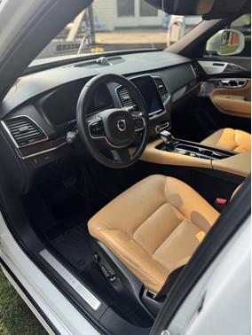 2017 Volvo XC90 T6 Momentum