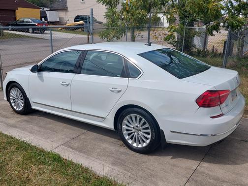 2016 Volkswagen Passat 1.8T SE