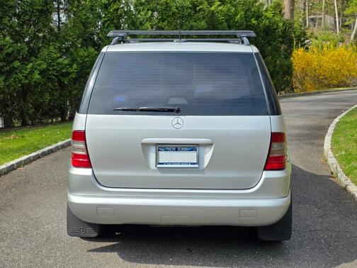 Silver 2000 Mercedes-Benz M-Class ML320 4MATIC