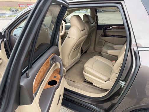Brown 2011 Buick Enclave 2XL