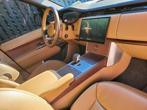 2024 Land Rover Range Rover P530 SE SWB