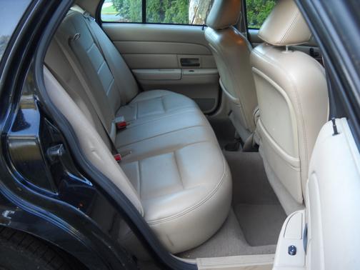 2003 Ford Crown Victoria LX