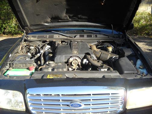 2003 Ford Crown Victoria LX