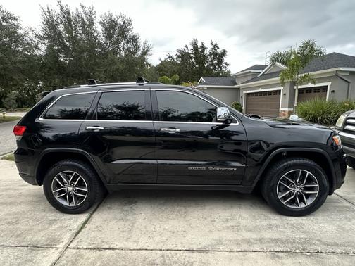 Black 2017 Jeep Grand Cherokee Limited