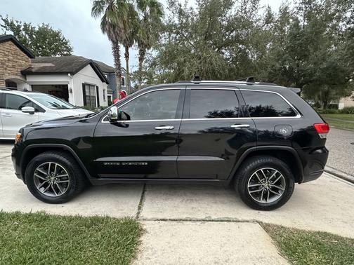 Black 2017 Jeep Grand Cherokee Limited