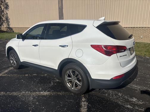 White 2015 Hyundai Santa Fe Sport 2.4L
