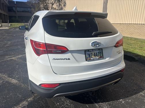 White 2015 Hyundai Santa Fe Sport 2.4L