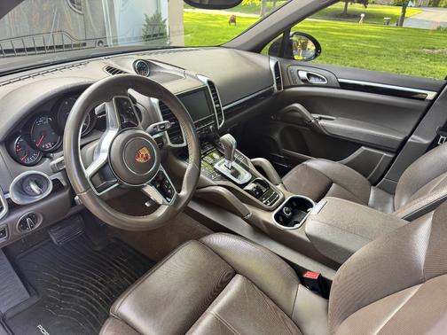 Brown 2016 Porsche Cayenne Cayenne Diesel