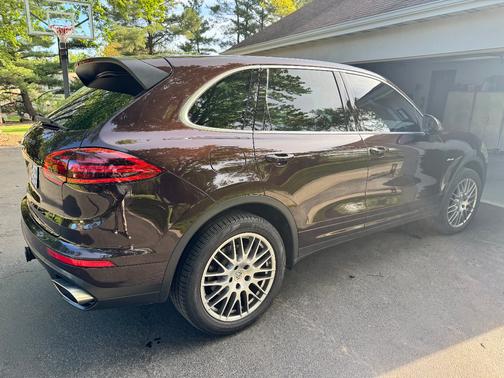 Brown 2016 Porsche Cayenne Cayenne Diesel