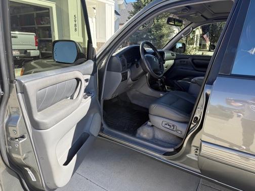 2002 Toyota Land Cruiser Base