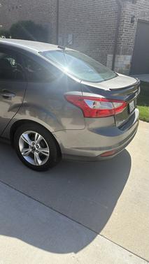 Gray 2014 Ford Focus SE