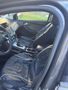 Gray 2014 Ford Focus SE