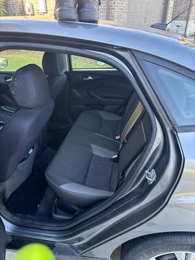 Gray 2014 Ford Focus SE