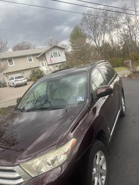 Red 2013 Toyota Highlander SE