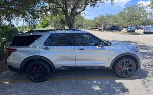 Silver 2022 Ford Explorer ST
