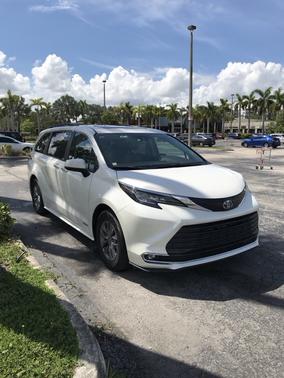 2021 Toyota Sienna XLE