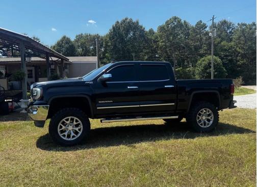 Black 2018 GMC Sierra 1500 SLT