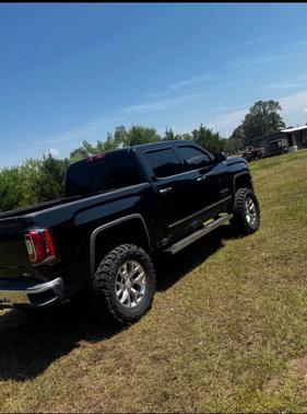 Black 2018 GMC Sierra 1500 SLT
