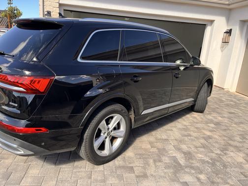 Black 2021 Audi Q7 45 Premium