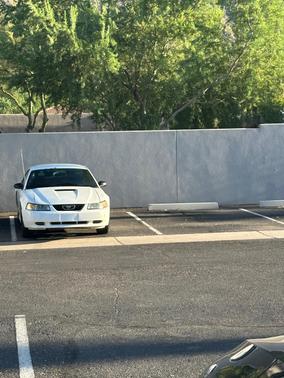 White 2000 Ford Mustang Base