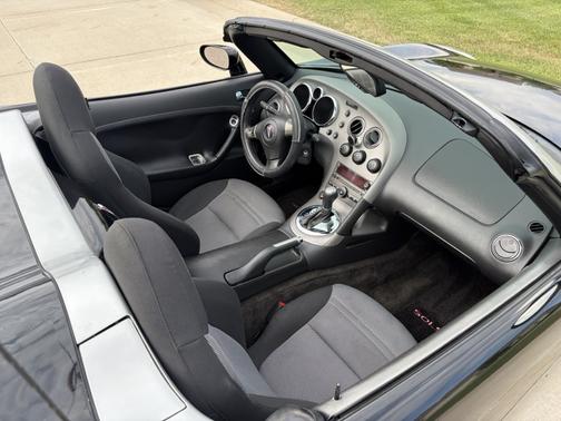 Black 2008 Pontiac Solstice Base