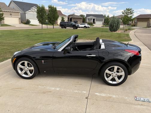 Black 2008 Pontiac Solstice Base