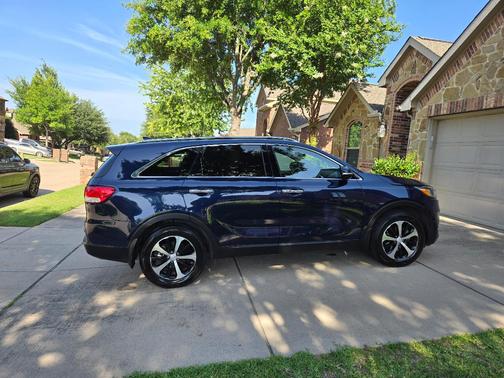 Blue 2017 Kia Sorento EX