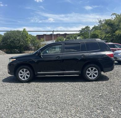 Black 2011 Toyota Highlander Base