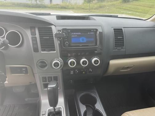 White 2013 Toyota Sequoia SR5