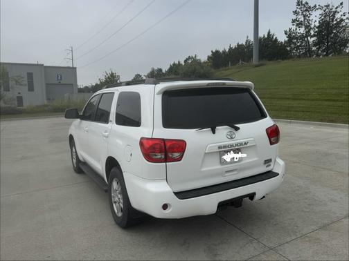 White 2013 Toyota Sequoia SR5