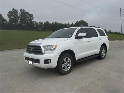 White 2013 Toyota Sequoia SR5