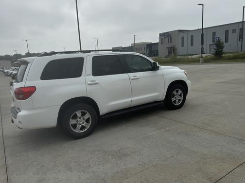 White 2013 Toyota Sequoia SR5